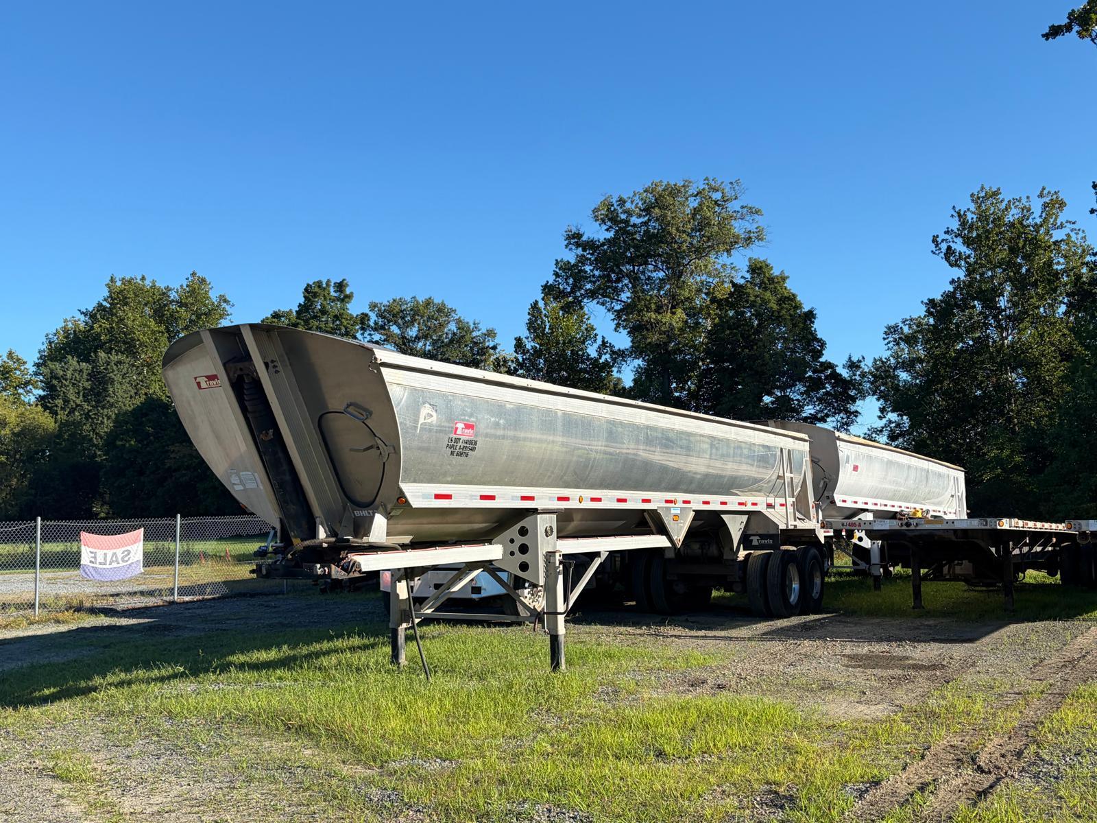 Main view of 2018 Travis Alumatech 39' Frameless Dump
