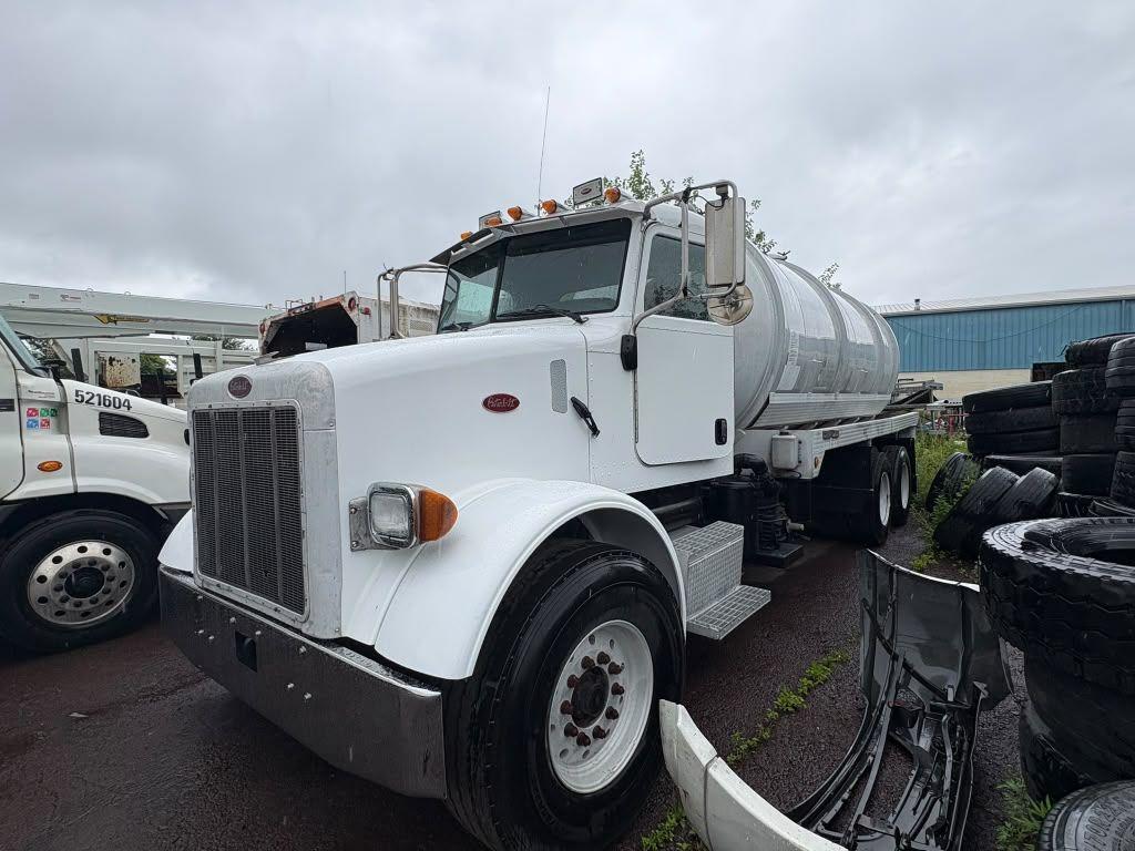 Main view of 2006 Peterbilt 357 Vac/Pump truck