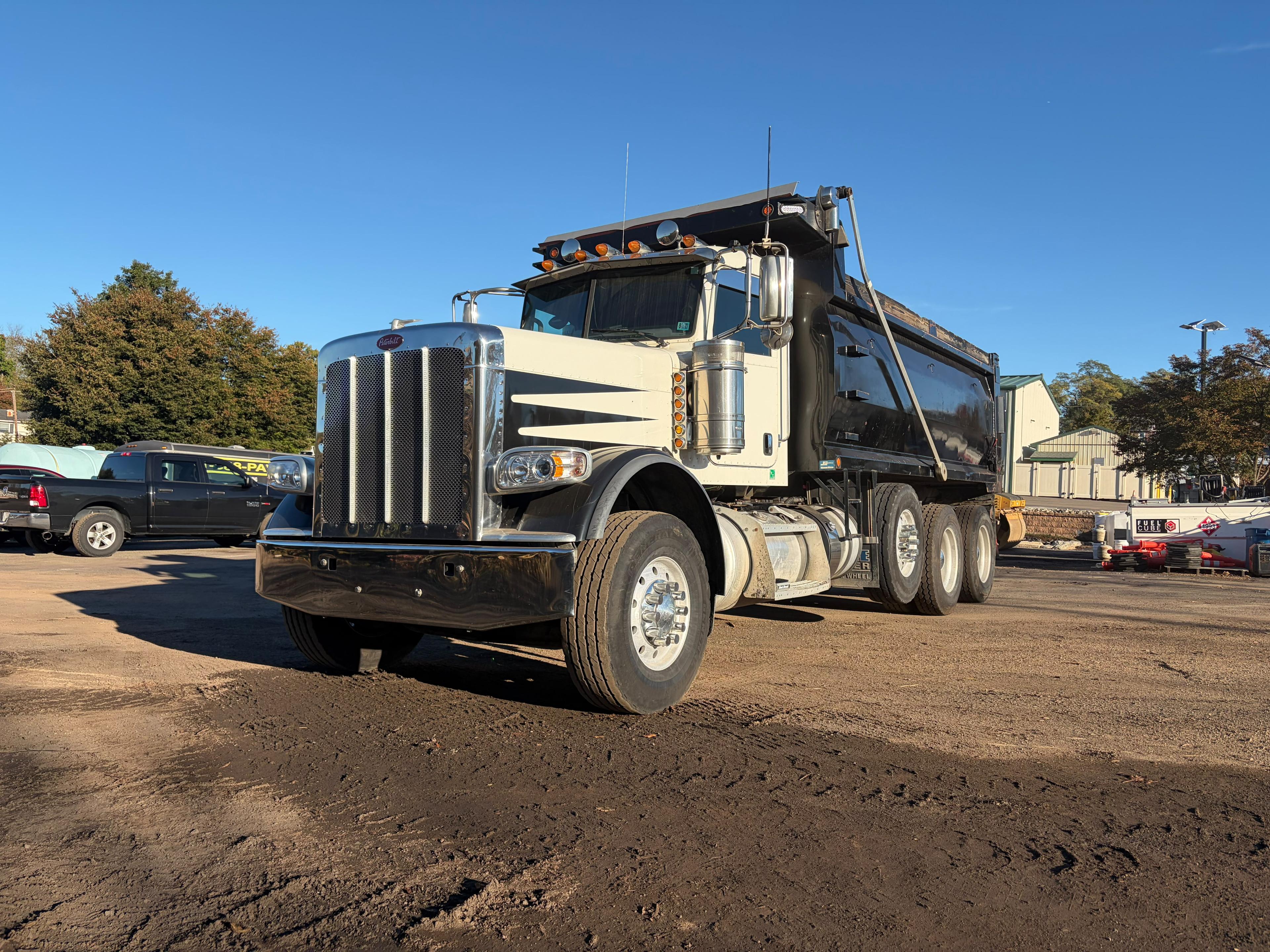 Main view of 2017 Peterbilt 389 S